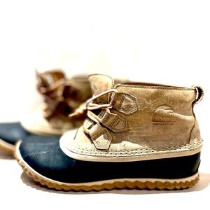 Sorrel leather waterproof booties